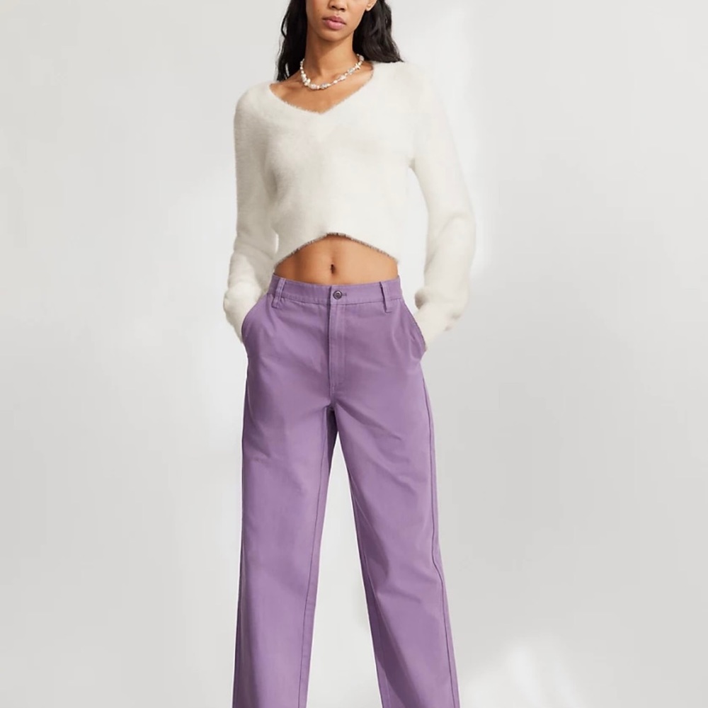 Super cozy Aritzia White Crop Sweater